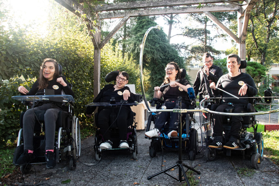 Le groupe Castafiore de La Castalie : des musicien-ne-s en situation de handicap fières et fiers de partager leur passion musicale avec le public.